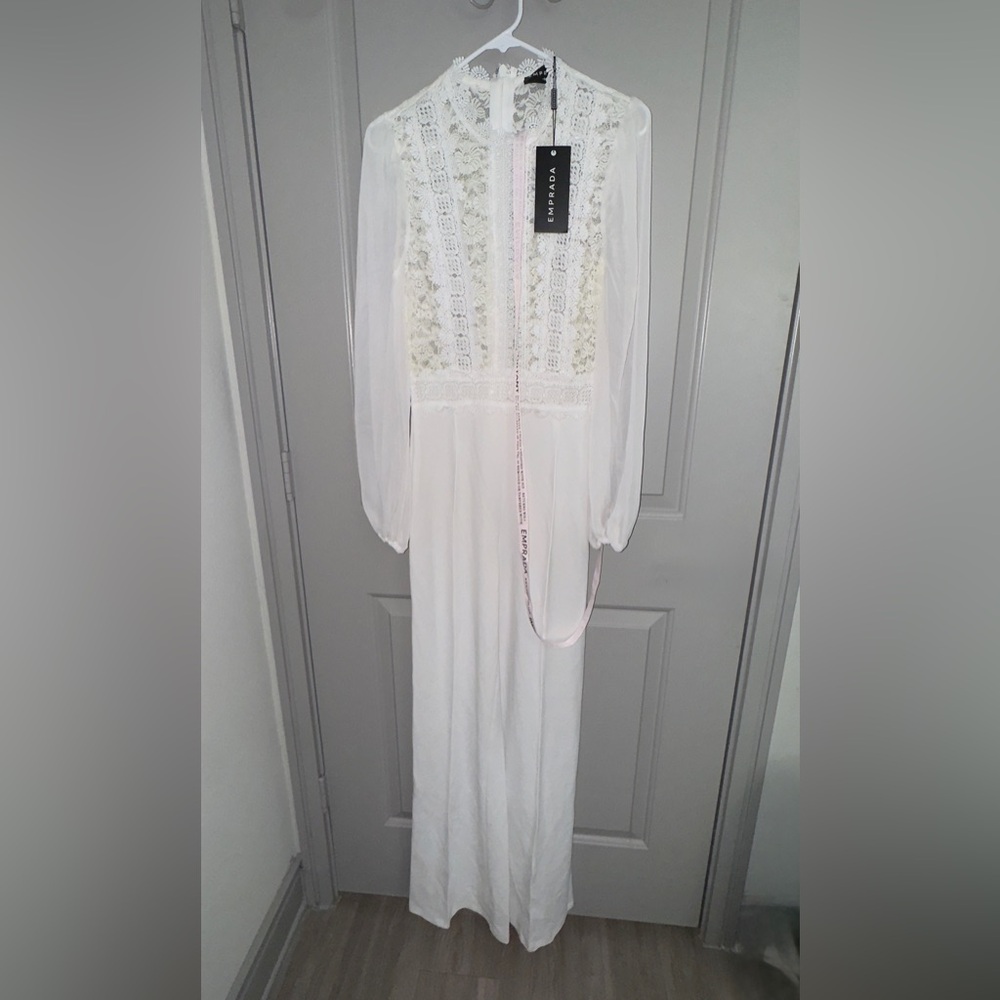 Emprada White Long Sleeve Lace Jumpsuit – NWT – Size M